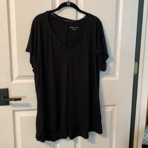 Ava & Viv black vneck top.  New without. Size2x.